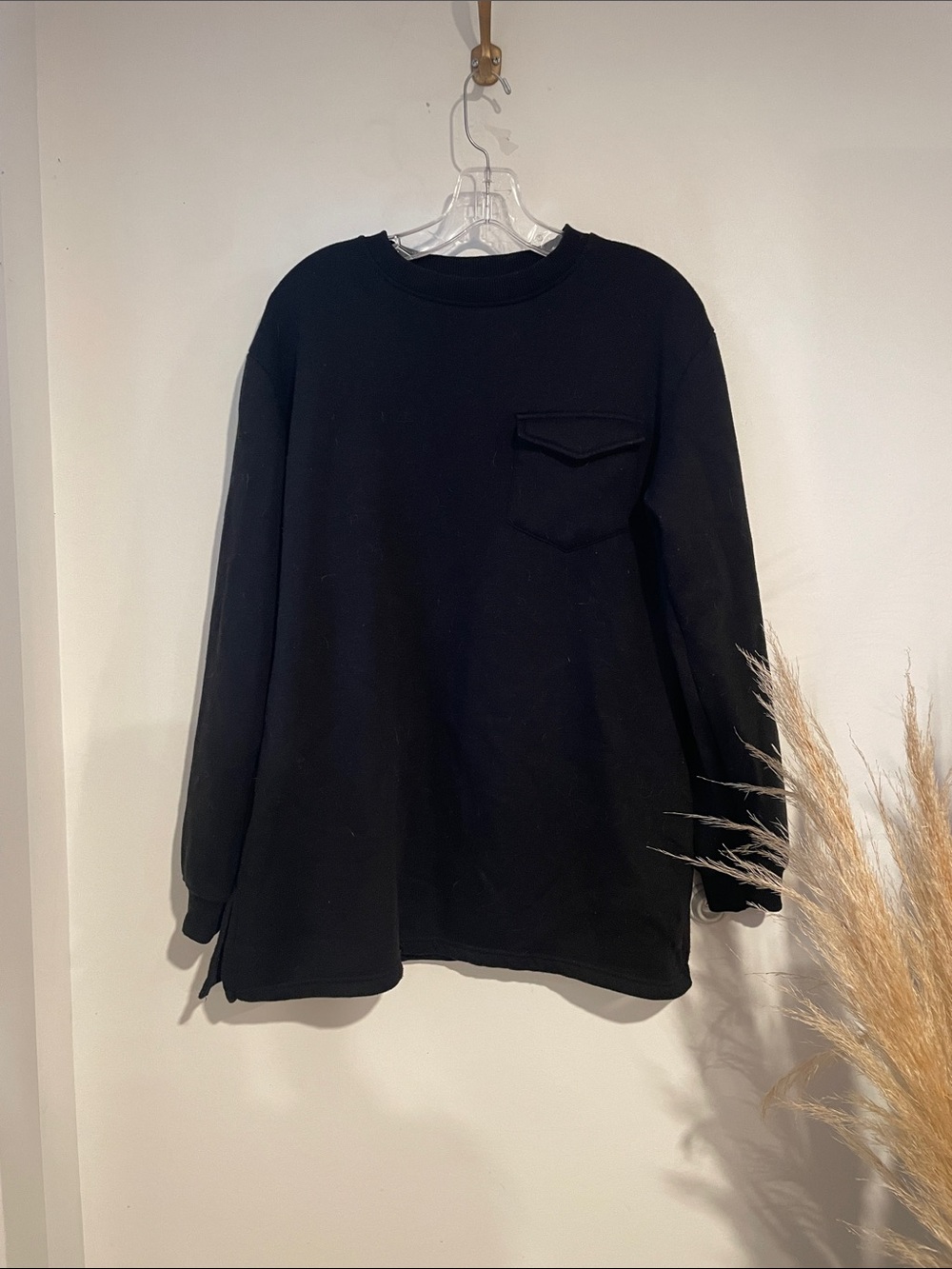 Black Crewneck Pocket Sweatshirt Sz 6 B136